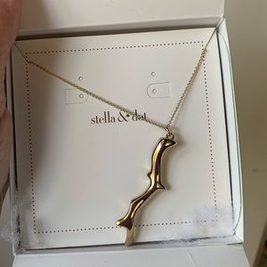 Stella & Dot - Gold Coral Pendant Necklace